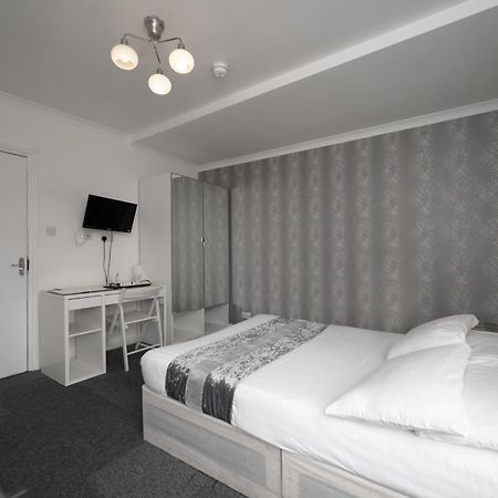 Flexistay Tulsi Aparthotel Croydon Bagian luar foto