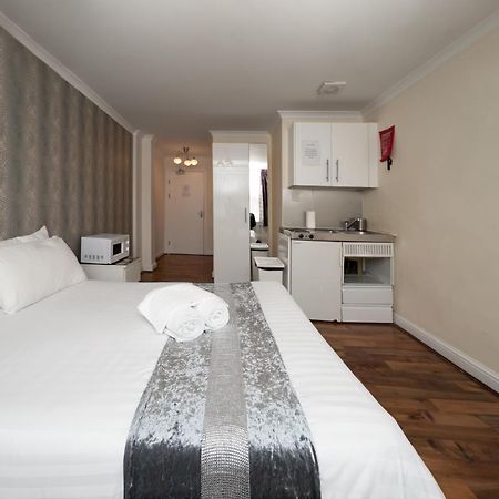 Flexistay Tulsi Aparthotel Croydon Bagian luar foto