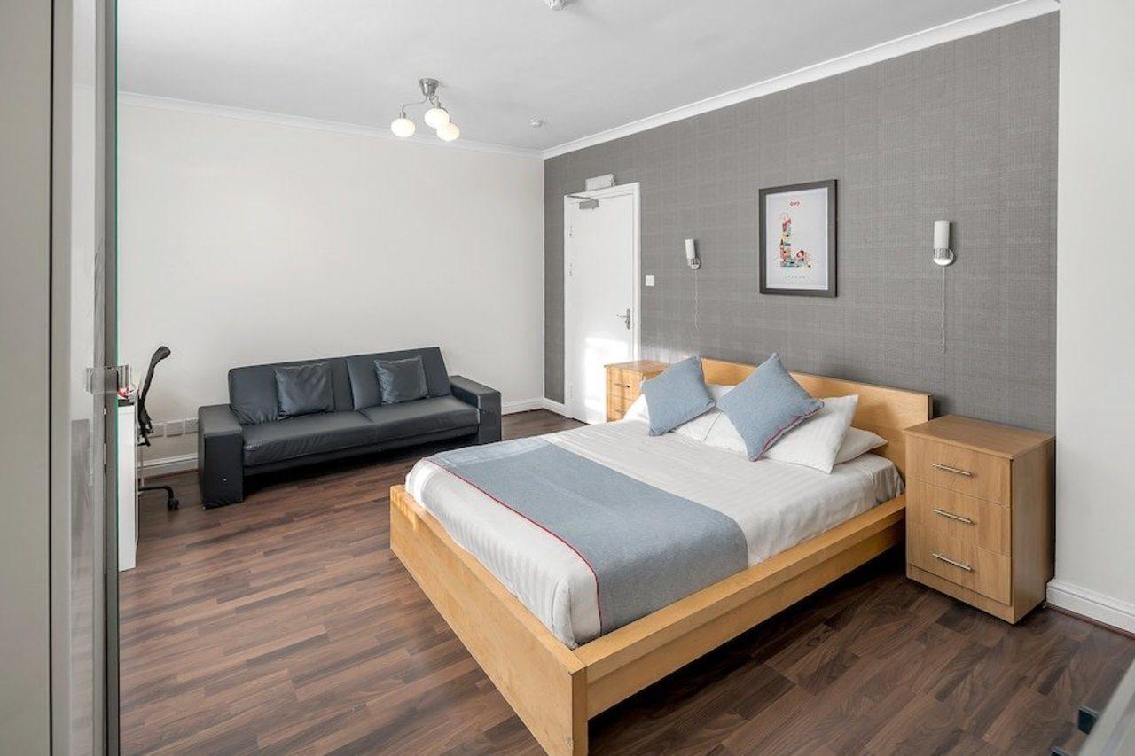 Flexistay Tulsi Aparthotel Croydon Bagian luar foto