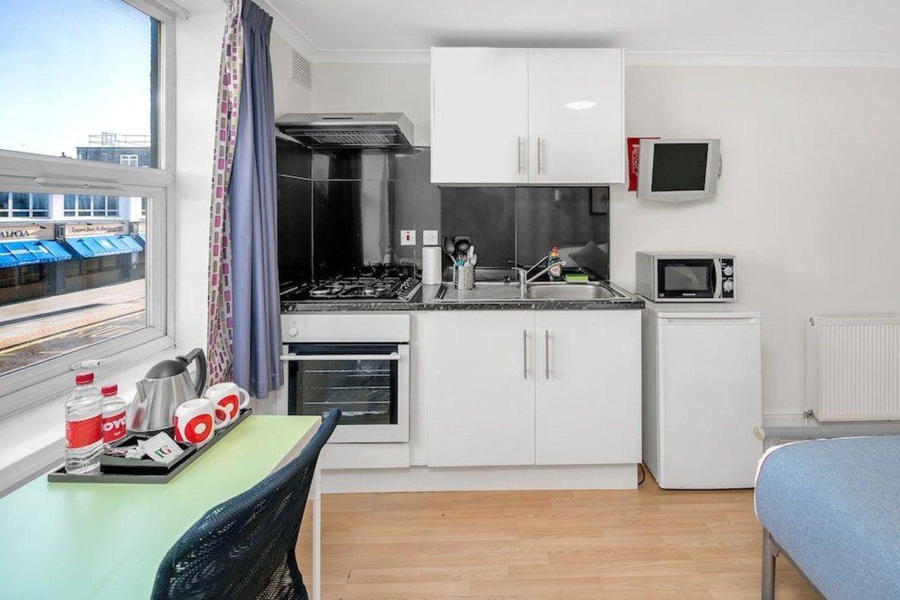 Flexistay Tulsi Aparthotel Croydon Bagian luar foto