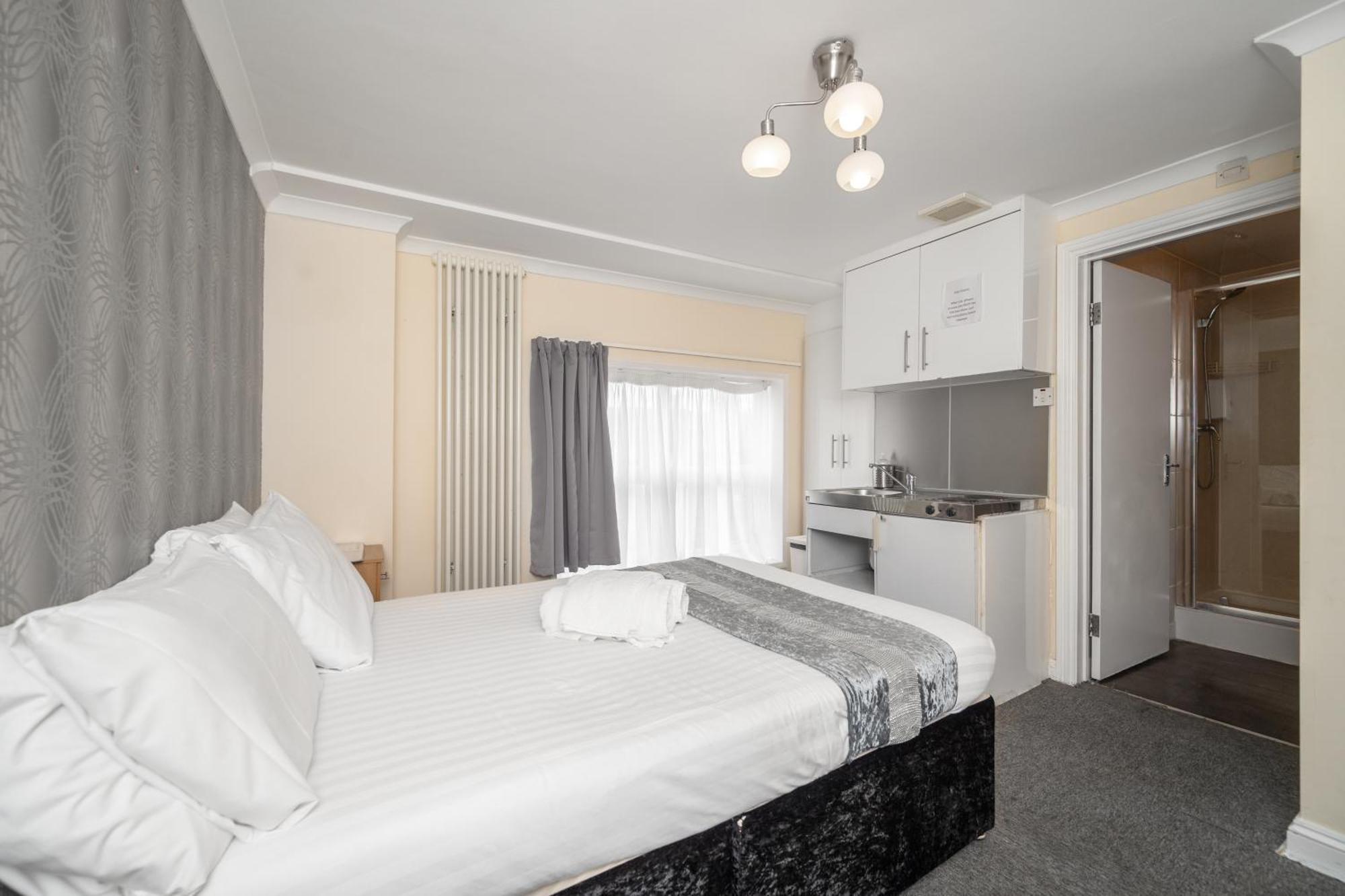 Flexistay Tulsi Aparthotel Croydon Bagian luar foto