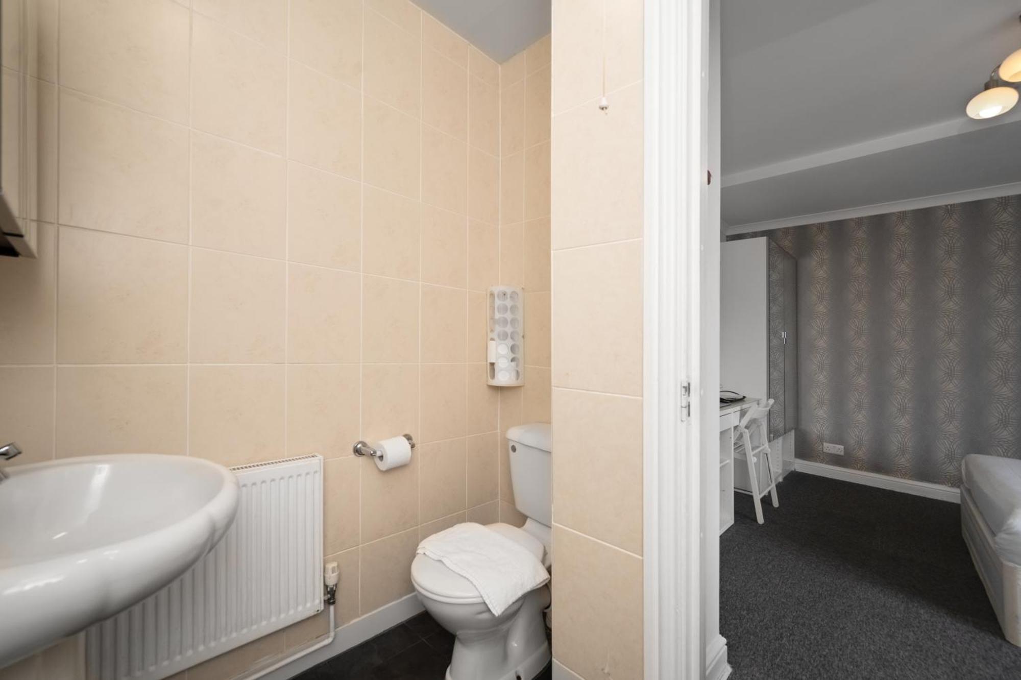 Flexistay Tulsi Aparthotel Croydon Bagian luar foto