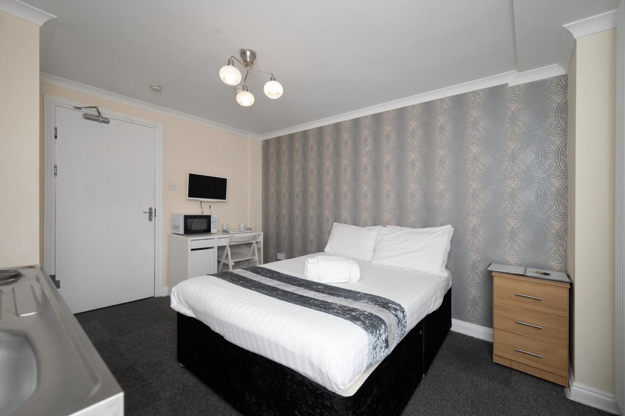 Flexistay Tulsi Aparthotel Croydon Bagian luar foto