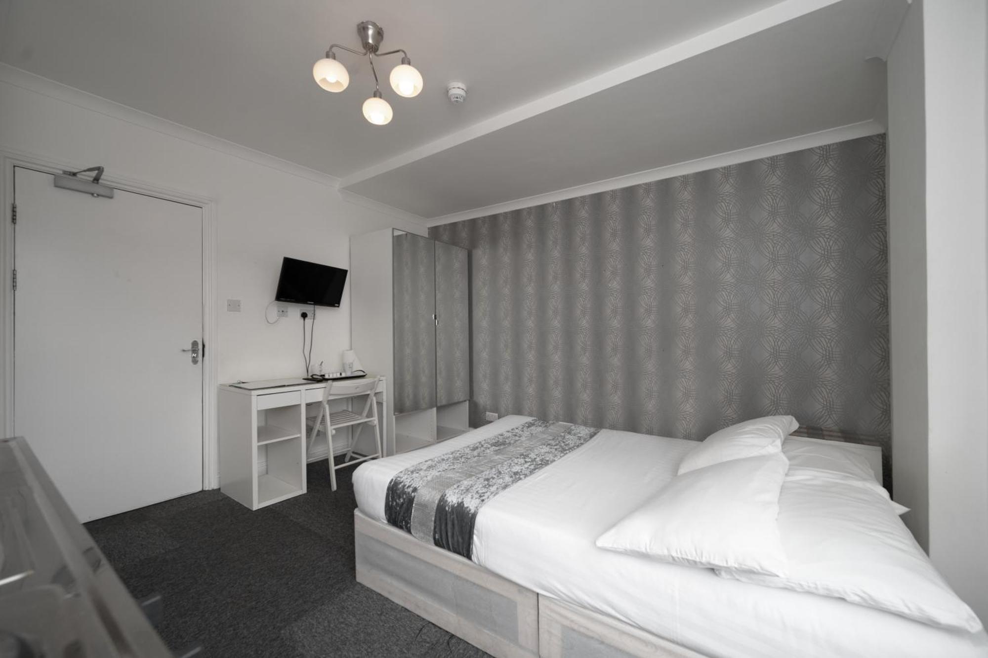 Flexistay Tulsi Aparthotel Croydon Bagian luar foto