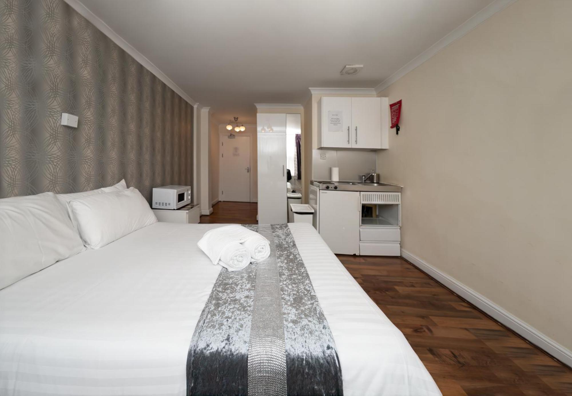 Flexistay Tulsi Aparthotel Croydon Bagian luar foto