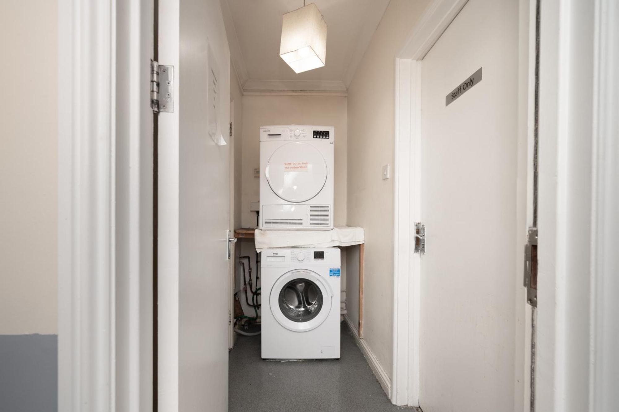 Flexistay Tulsi Aparthotel Croydon Bagian luar foto