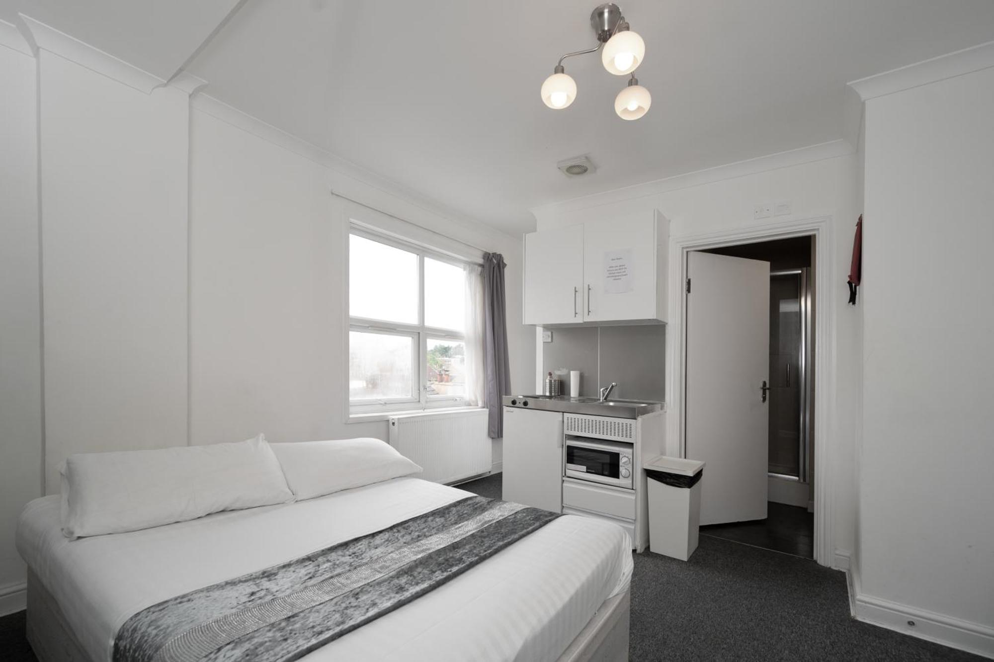 Flexistay Tulsi Aparthotel Croydon Bagian luar foto