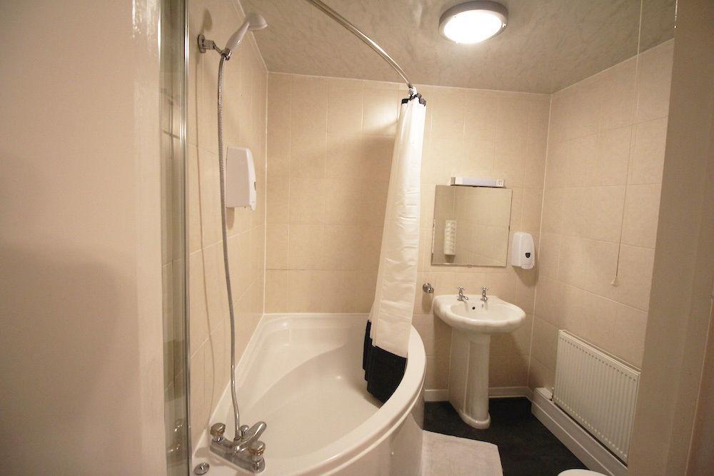 Flexistay Tulsi Aparthotel Croydon Bagian luar foto