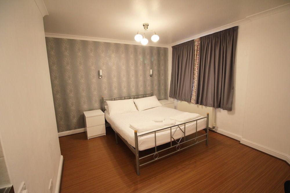 Flexistay Tulsi Aparthotel Croydon Bagian luar foto