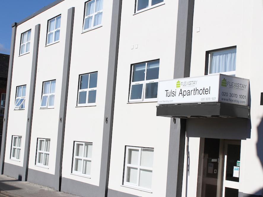 Flexistay Tulsi Aparthotel Croydon Bagian luar foto