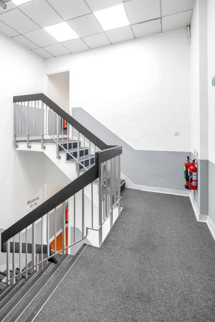 Flexistay Tulsi Aparthotel Croydon Bagian luar foto