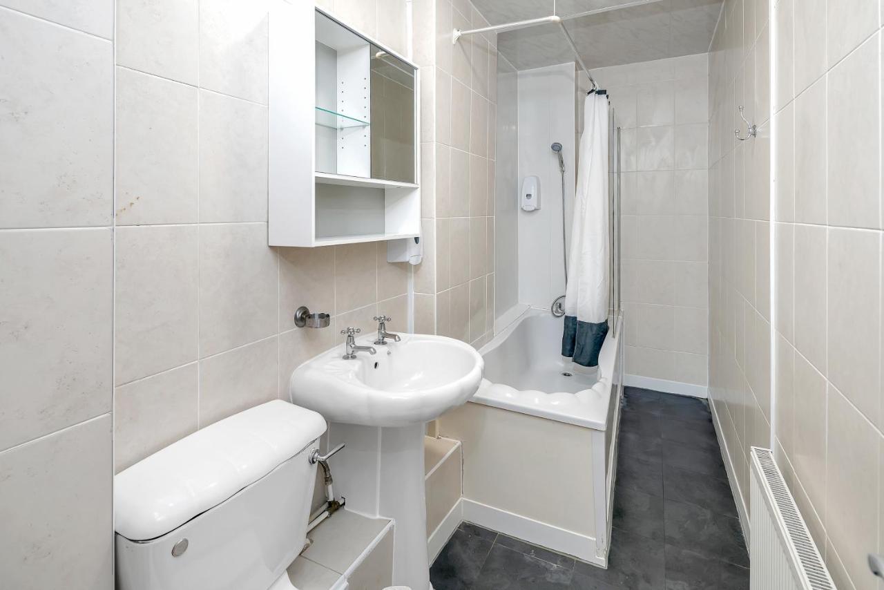 Flexistay Tulsi Aparthotel Croydon Bagian luar foto